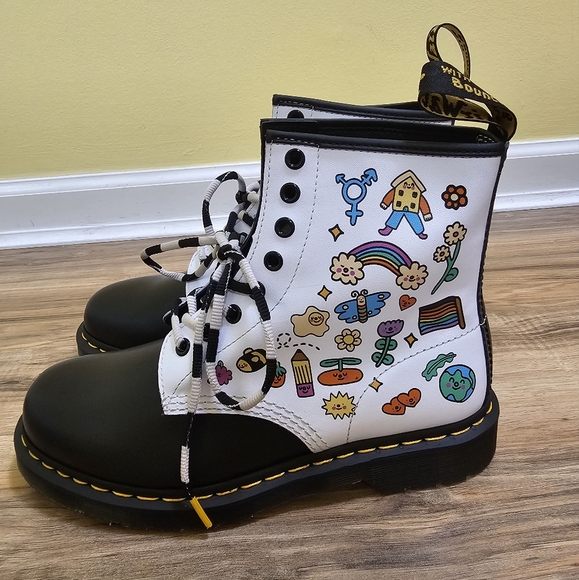 Dr. Martens 1460 WEDNESDAY HOLMES FOR PRIDE LEATHER BOOTS, size US 9 - Picture 5 of 13